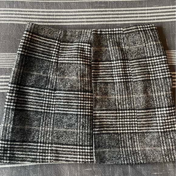 Forever 21 skirt lightly worn - Picture 2 of 4